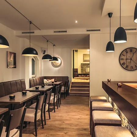 Bahnlounge 1907 B&B 노이엔슈타트 암 코허